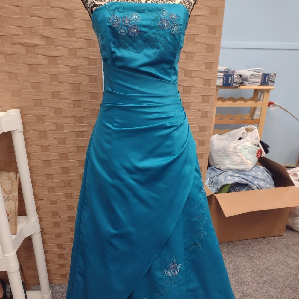 Masquerade, blue embroidered simple prom dress, size 7/8